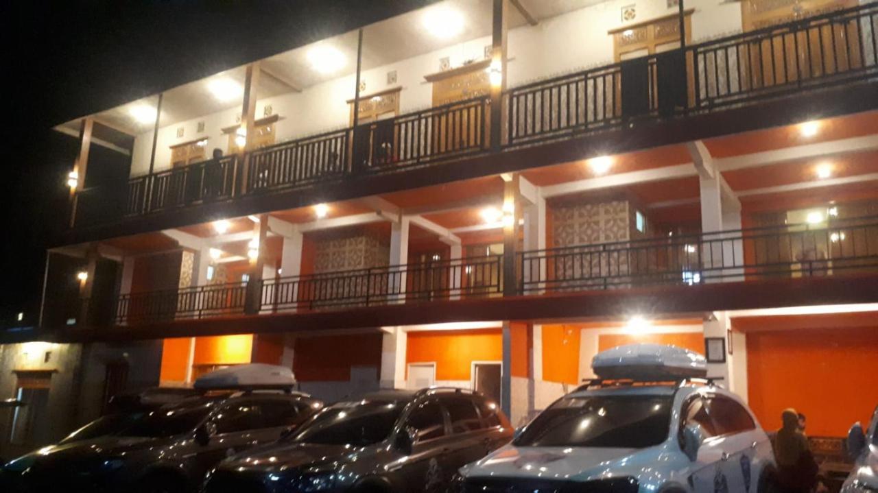 Hotel Nur Cahaya - Syariah Probolinggo Exterior foto